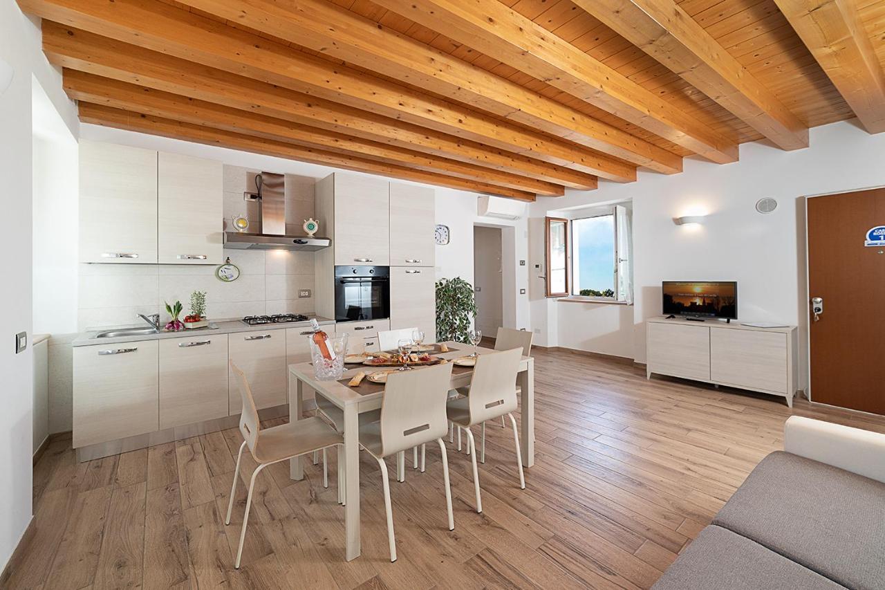 Willa Casa Rossa - Regarda Travel Bardolino Zewnętrze zdjęcie