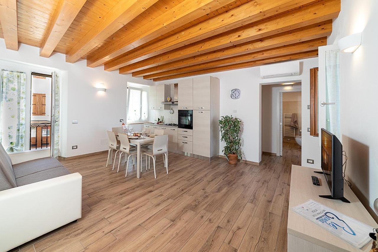Willa Casa Rossa - Regarda Travel Bardolino Zewnętrze zdjęcie