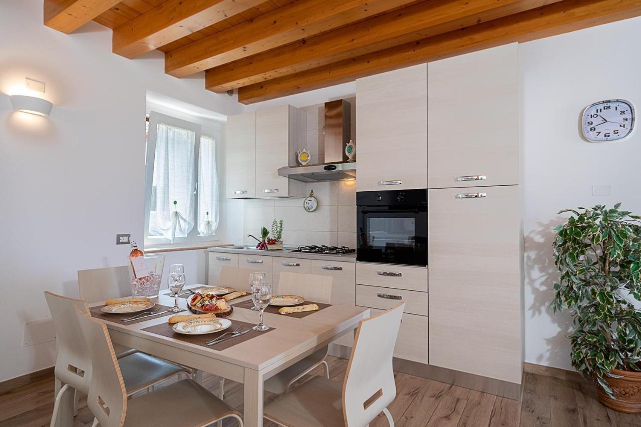 Willa Casa Rossa - Regarda Travel Bardolino Zewnętrze zdjęcie