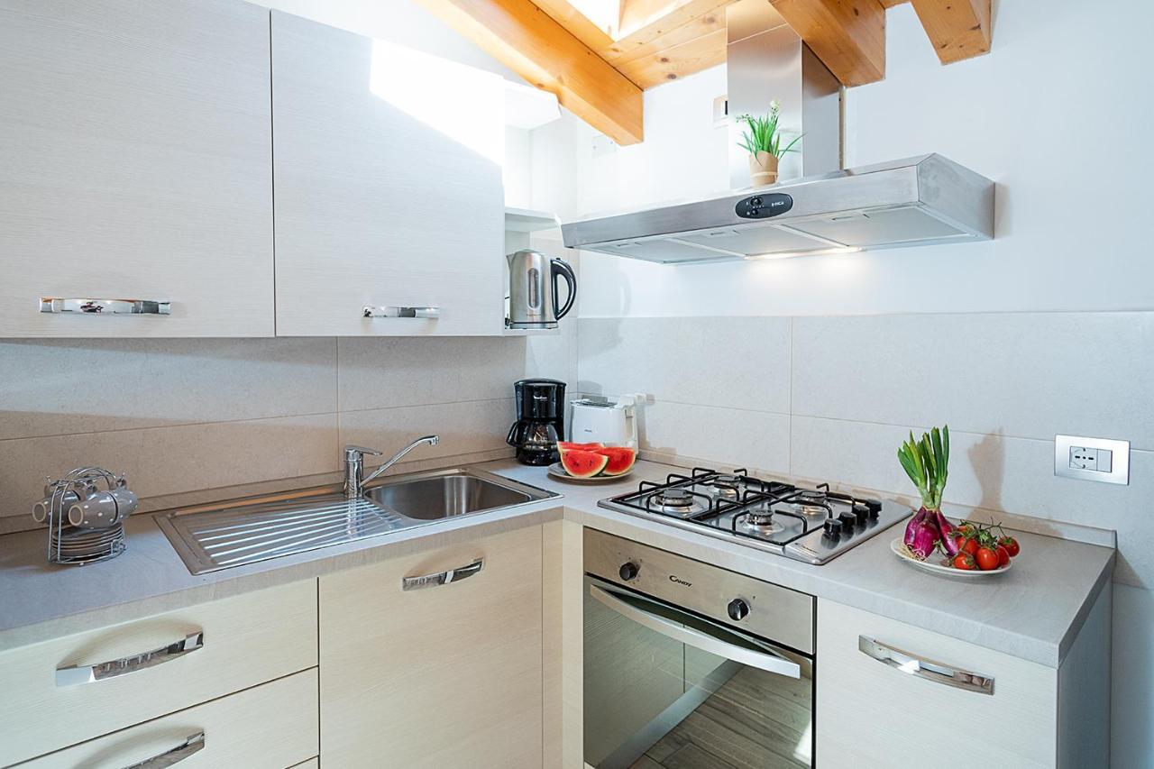 Willa Casa Rossa - Regarda Travel Bardolino Zewnętrze zdjęcie