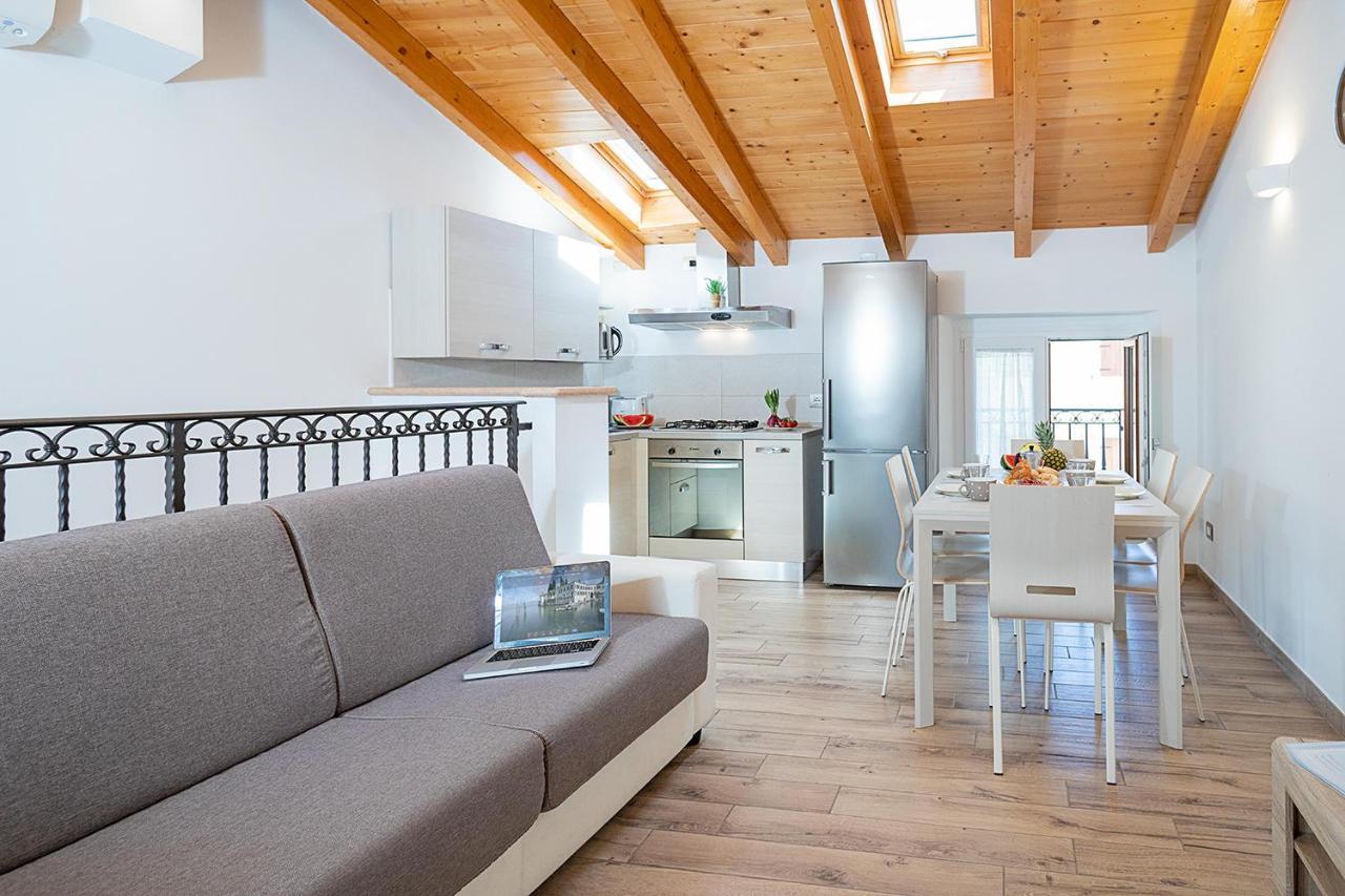Willa Casa Rossa - Regarda Travel Bardolino Zewnętrze zdjęcie
