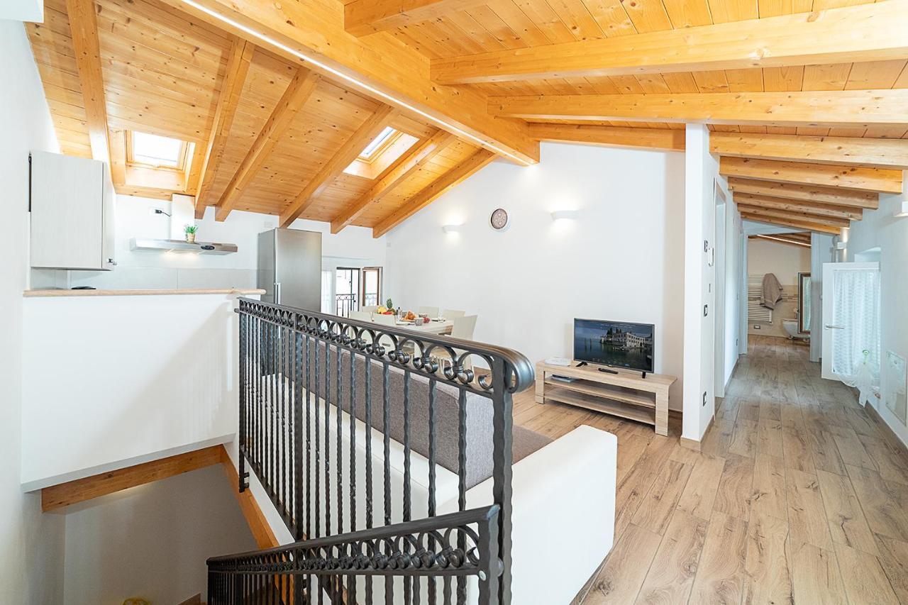Willa Casa Rossa - Regarda Travel Bardolino Zewnętrze zdjęcie